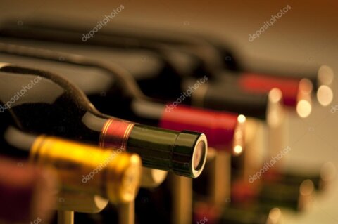 Temperaturgeführtes Weinlager mit Regalen